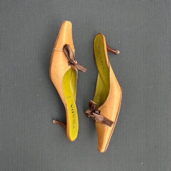 VINTAGE PRADA GORGEOUS LEATHER MULES! Size 37.5
